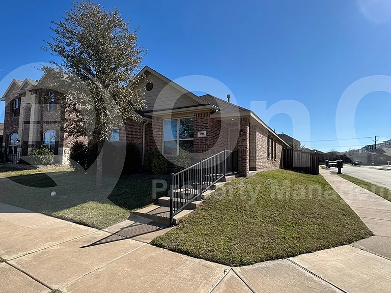 1235 Acmite Ave — Photo 2