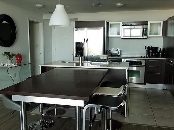 4th image of 1900 N Bayshore Dr APT 3114