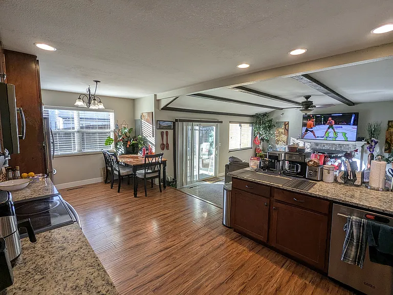 1422 Tesla Dr — Photo 9