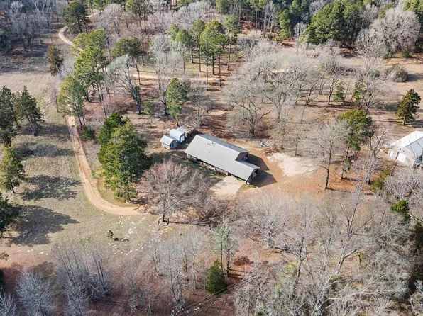 401 South St, Douglassville, TX 75560