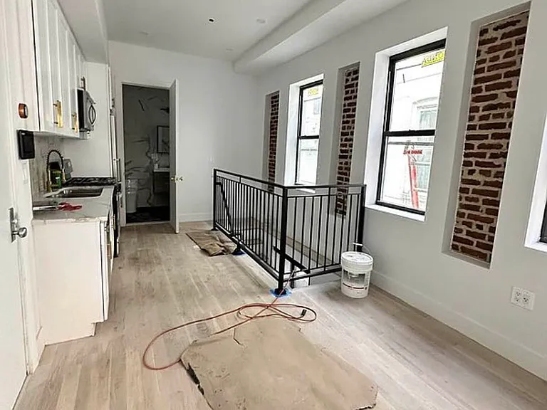 942 51st St #1L — Photo 4