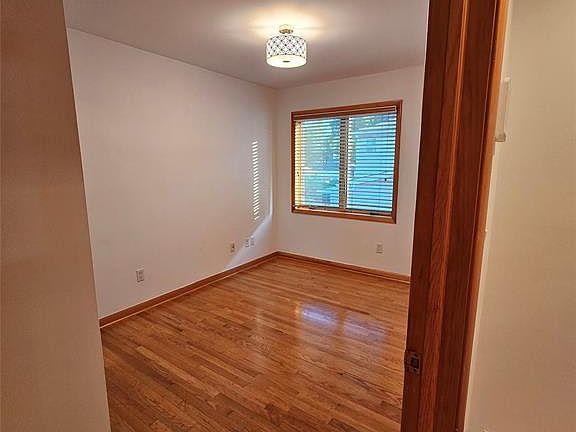 4th image of 120 Johnson Ave