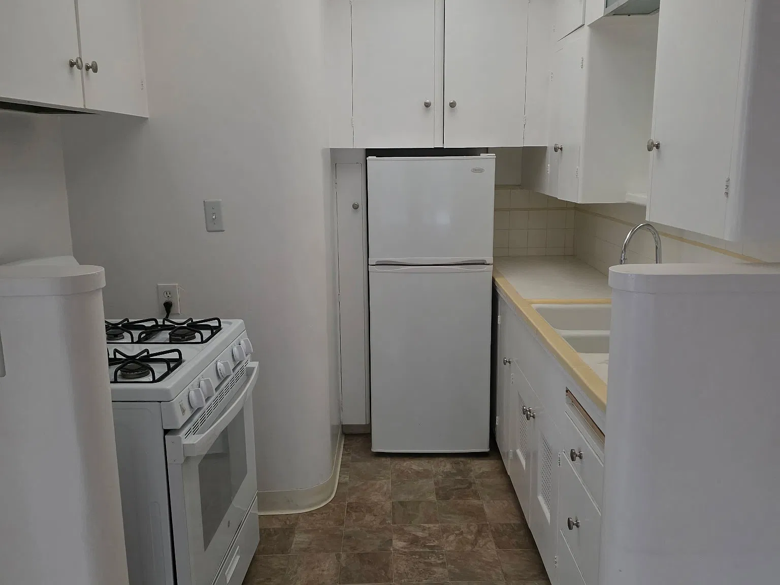 1 bed, 1000 sqft, $2,100 — Photo 3
