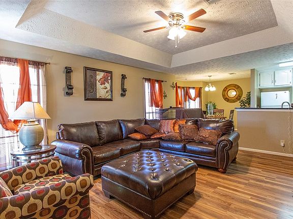 3rd image of 6872 Brownwood Ln