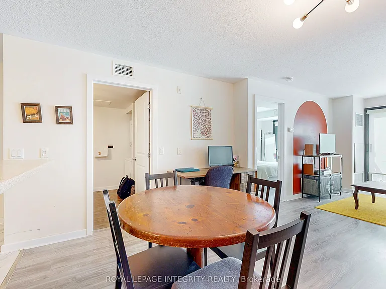 138 Somerset St W #203 — Photo 13