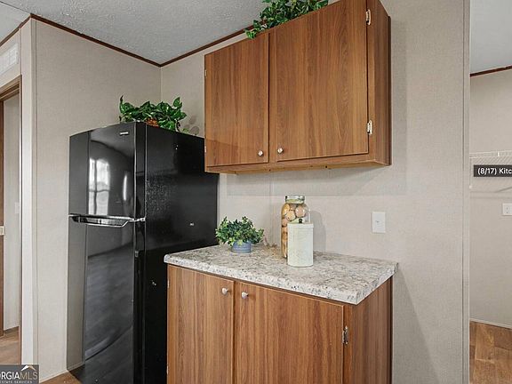 5th image of 18 Leslie Ln
