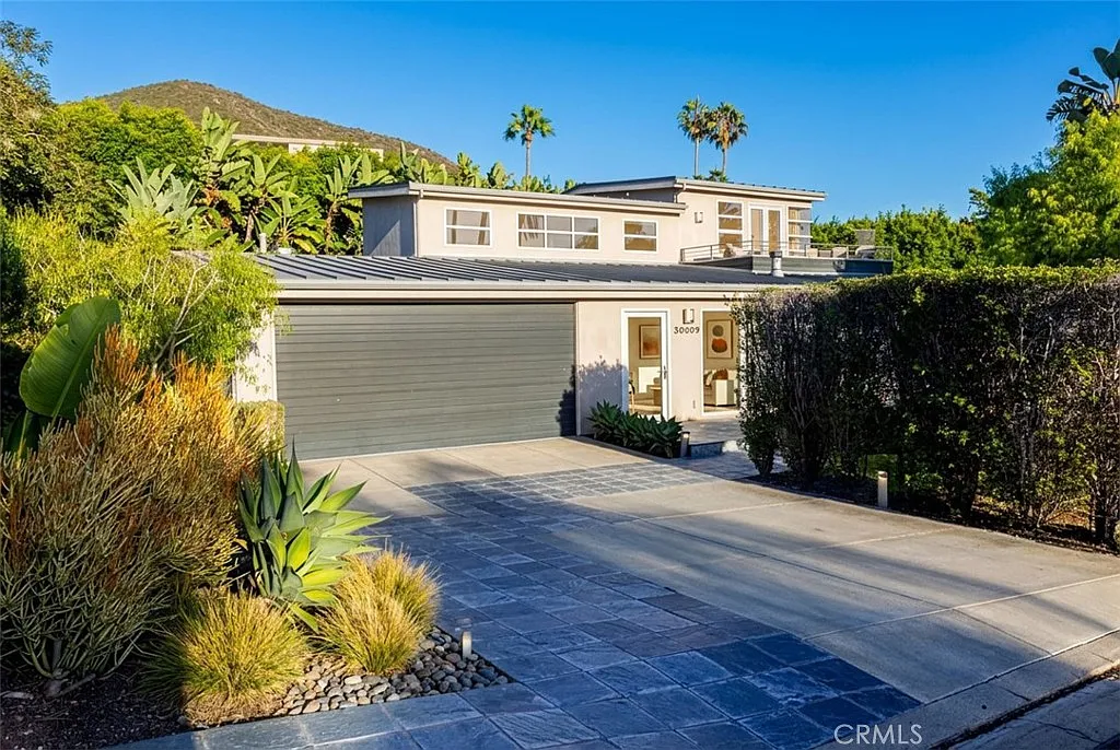 3 bed, 3.5 bath, 2505 sqft, $12,800 — Photo 1