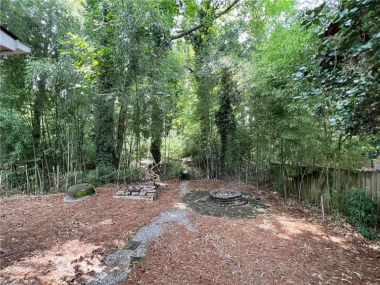 710 Creekwood Xing — Photo 25