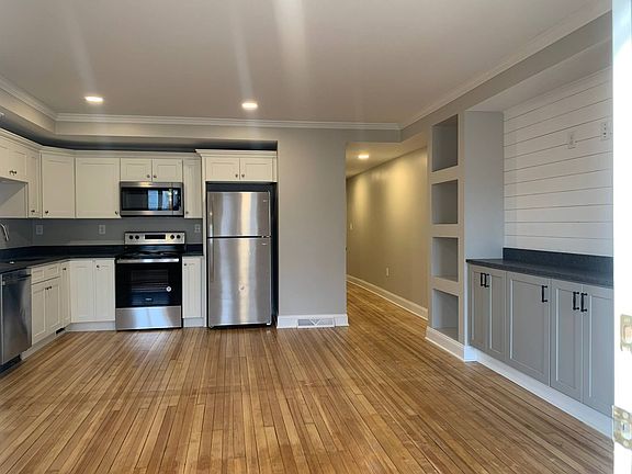 3rd image of 10 Richmond St #1