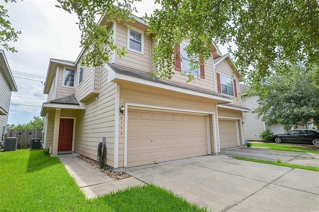 3 bed, 2.5 bath, 1645 sqft, $1,750 — Photo 1
