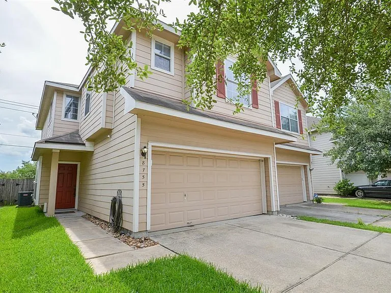 8755 Thistlemoor Ln — Photo 1