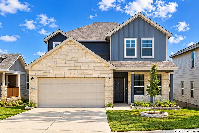 4 bed, 3.0 bath, 2601 sqft, $2,350 — Photo 1