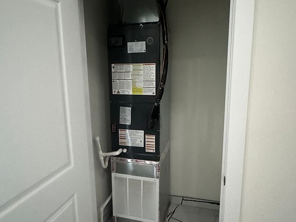 4th image of 3912 Aspen St #3