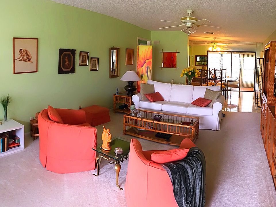 Living Area/Foyer