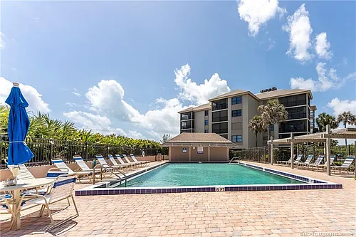 2571 NE Ocean Blvd Photo 1