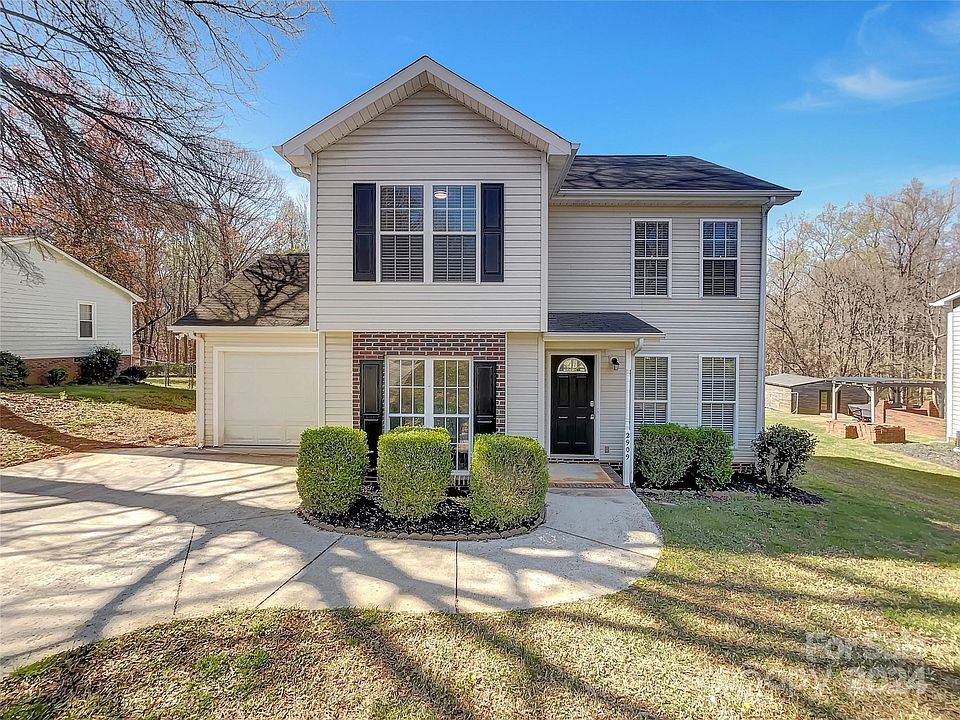 1st image of 2909 Stockwood Dr
