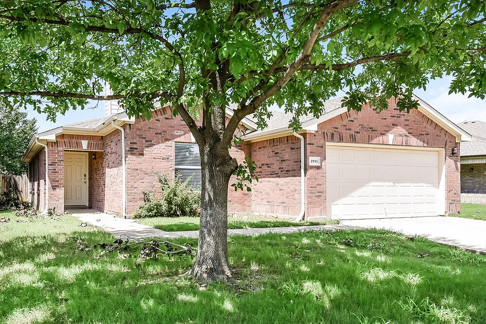 4 bed, 2.0 bath, 1873 sqft, $2,640 — Photo 3