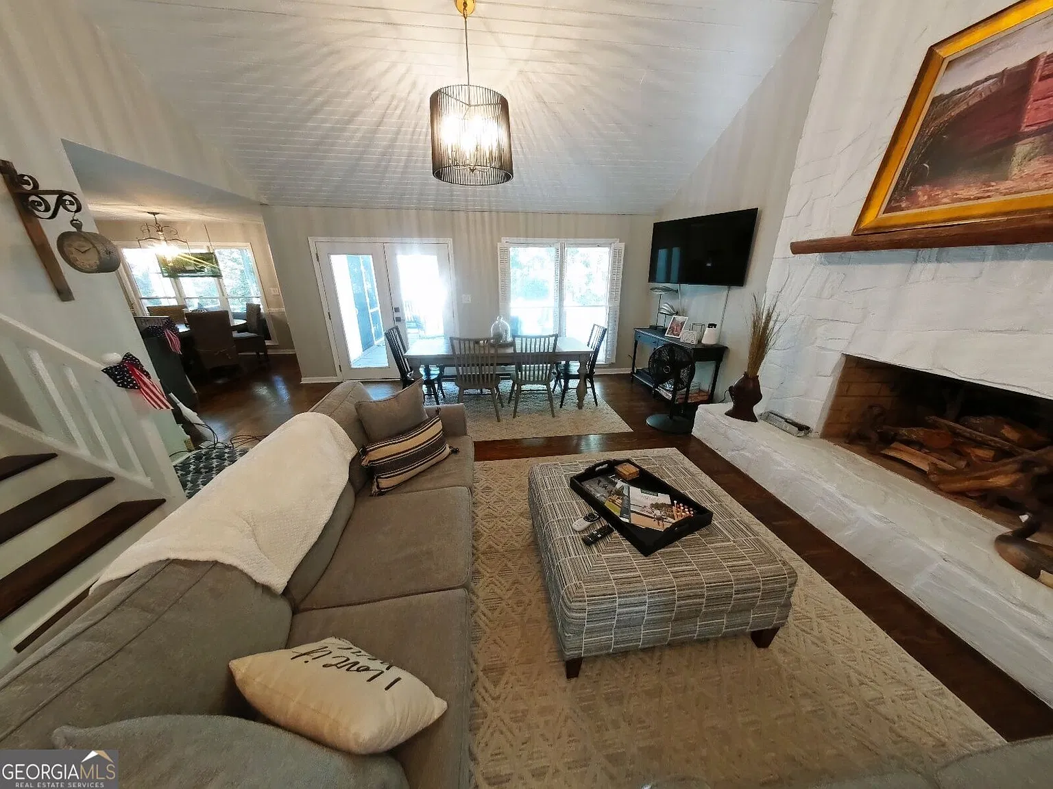3 bed, 2.0 bath, 1518 sqft, $4,000 — Photo 4