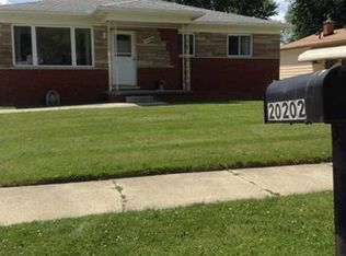 20202 Fenton St, Roseville, MI 48066