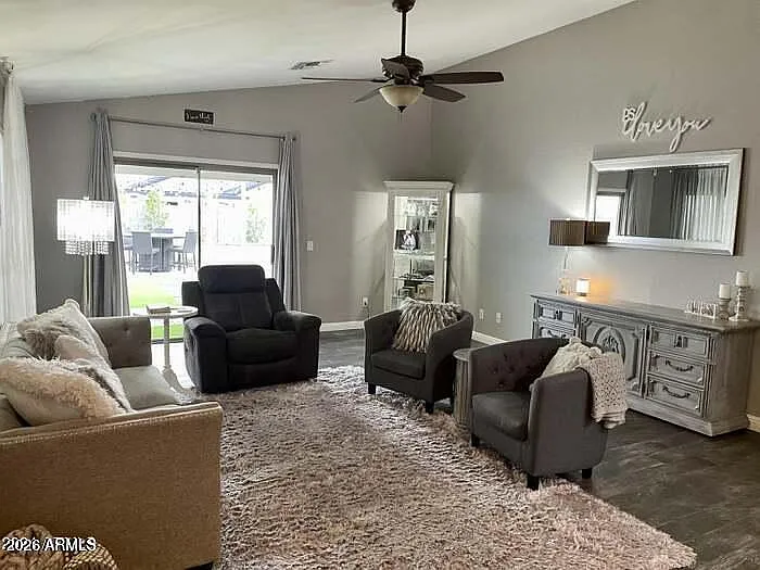 3101 W Louise Dr — Photo 4