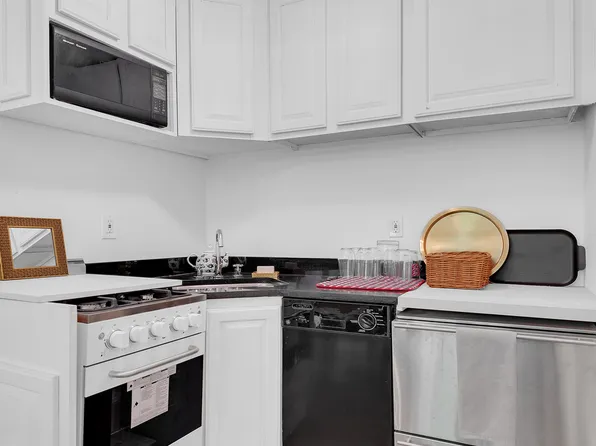 1388 Lexington Avenue image 8 of 15