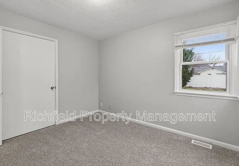 1260 Lincoln Dr — Photo 18