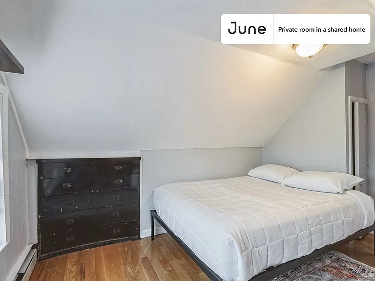 39 Adrian St #E — Photo 2