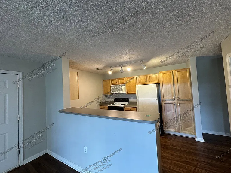 1123 Harts Ridge Dr — Photo 3