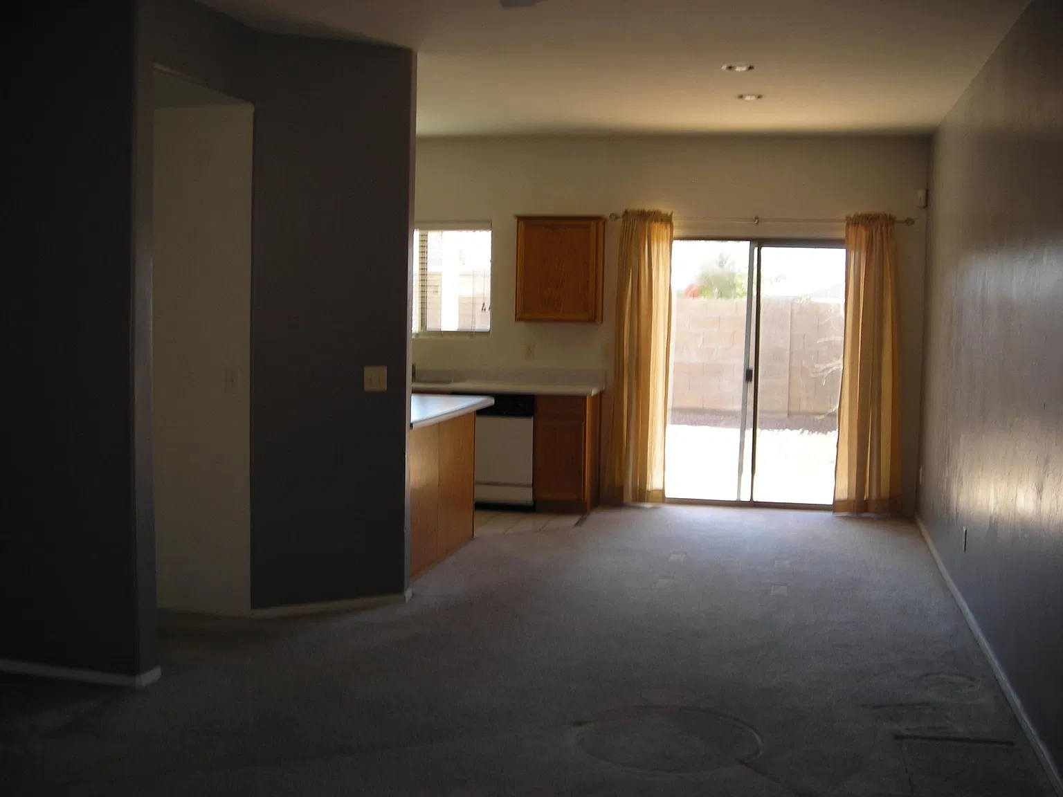 3 bed, 1370 sqft, $1,880 — Photo 3