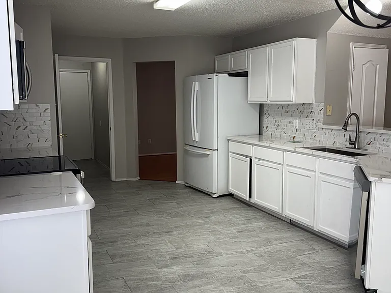 913 Larkspur Dr — Photo 16