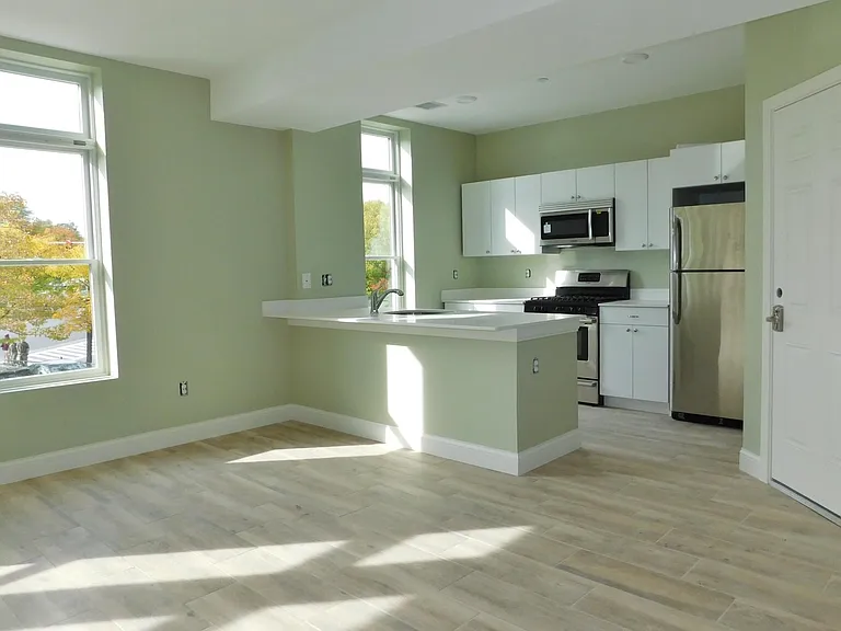 10 Roxbury — Photo 20
