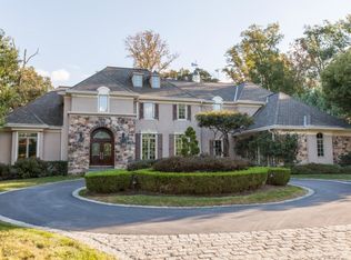 6 Whitehorse Meadows Rd, Malvern, PA 19355