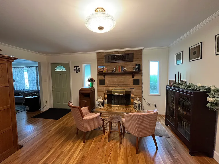Dining Room/Gas Fireplace