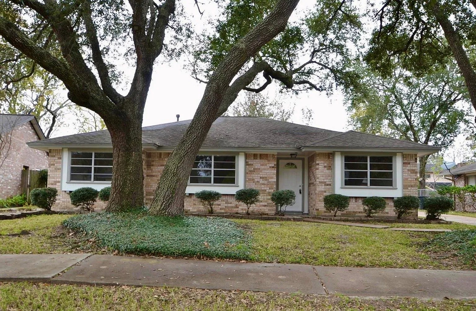4 bed, 2.0 bath, 1628 sqft, $2,200 — Photo 1
