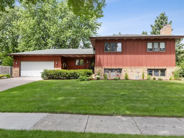3314 Peterson Pkwy N, Fargo, ND 58102