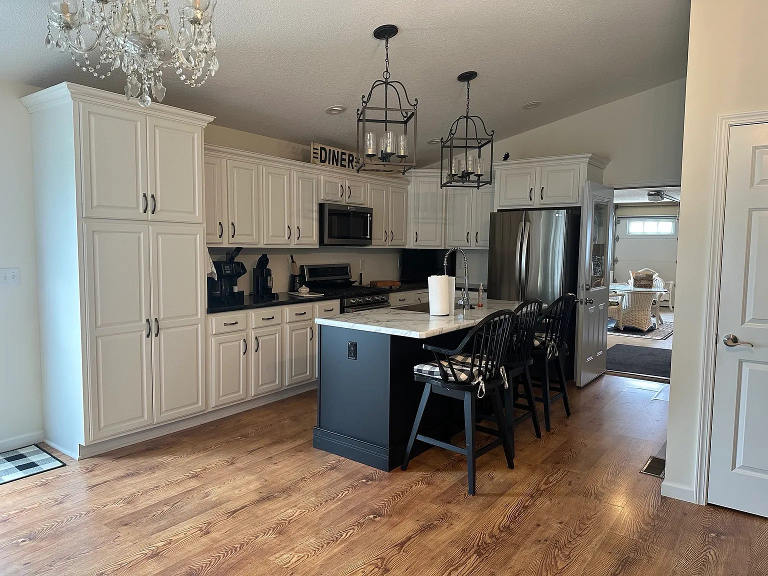2 bed, 1008 sqft, $3,500 — Photo 3