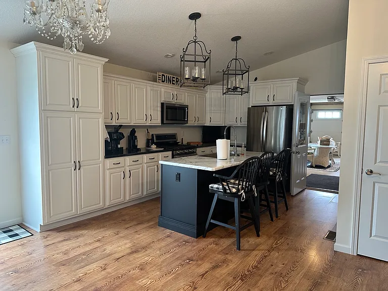 7712 Walnut St — Photo 3
