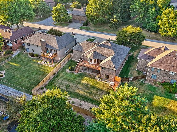 2nd image of 1134 W Pheasant Run Street