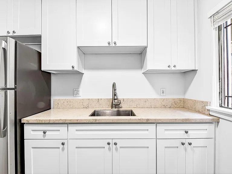 636 Linden Ave — Photo 10