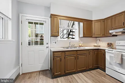 529 S Harrison St — Photo 3