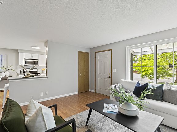 4th image of 2720 SE 44th Ct