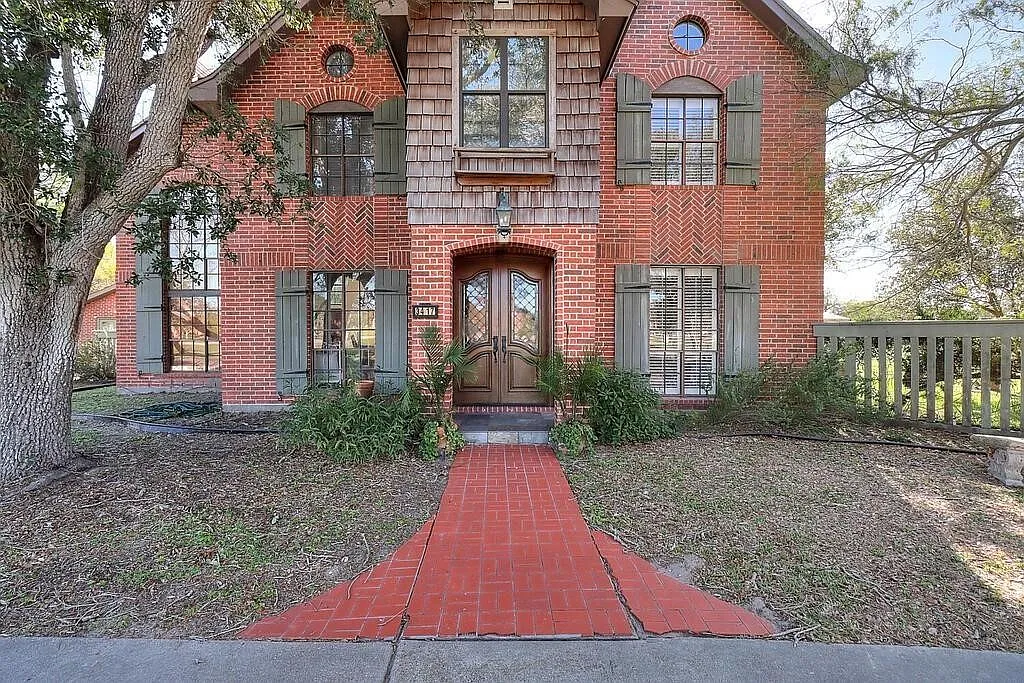 5 bed, 3.5 bath, 3259 sqft, $4,800 — Photo 2