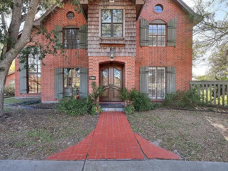 3417 Newcastle Dr — Photo 2