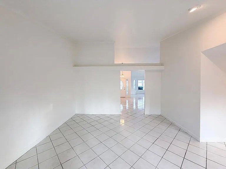 1st image of 116 Bittercreek Dr