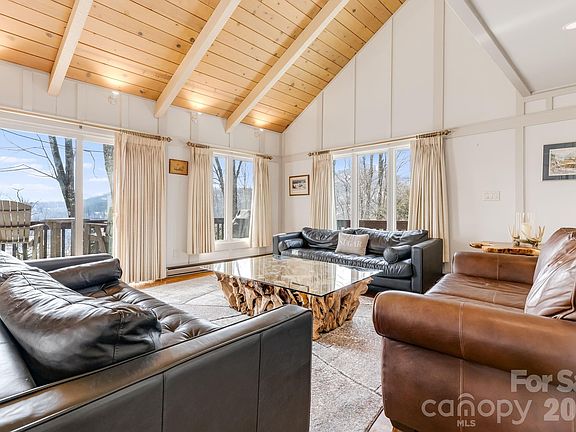 5th image of 301 Highland Cir