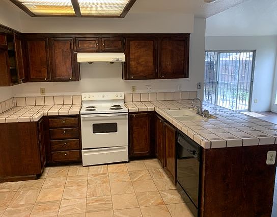 4th image of 6142 Lorraine Ave