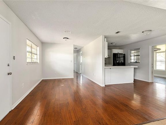 5th image of 10823 SE 55th Ct