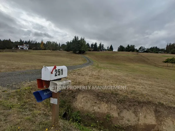 251 Old Schoolhouse Rd, Sequim, WA 98382