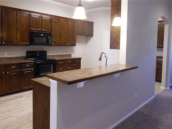 5th image of 734 E Sheila Cir