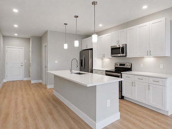 2nd image of 298 Main St #2C